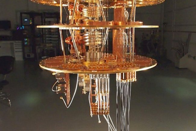 Yanında En Hızlı Bilgisayarın Abaküs Gibi Kaldığı ve Yepyeni Bir Evrenin Kapısını Aralayan Kuantum Bilgisayar Nedir?