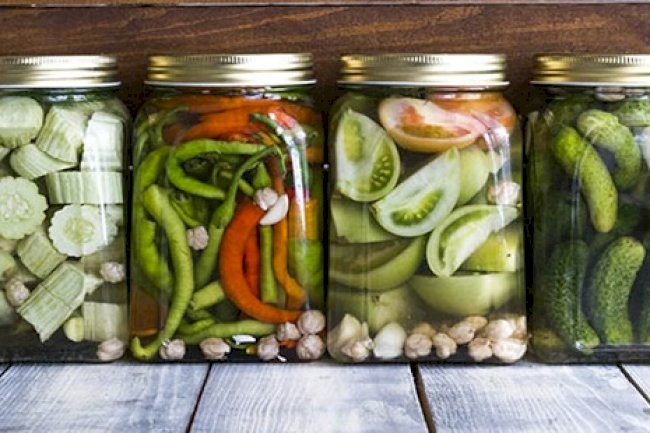 Bir Sonbahar Ritüeli: Evde Turşu Yapımı ve Püf Noktaları